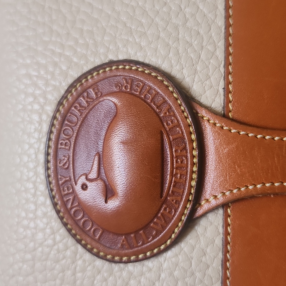 Dooney & Bourke Crossbody Bag 🎒 - Picture 2 of 11